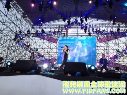 今天的上海、風大、海美、人多、熱情。玩得很開心，明天要離開了，有沒有人要來機場送.jpg