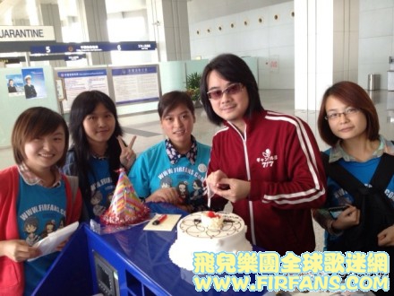 祝建寧老師生日快樂!! @FIR_建寧老師 謝謝 @FIRFANS四川飞行联盟 小夥伴們好貼心! By 小秘書.jpg