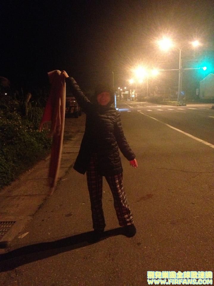 半夜殺到白沙灣竟找回我的可愛的圍巾！太感動了！讚美主！！.jpg