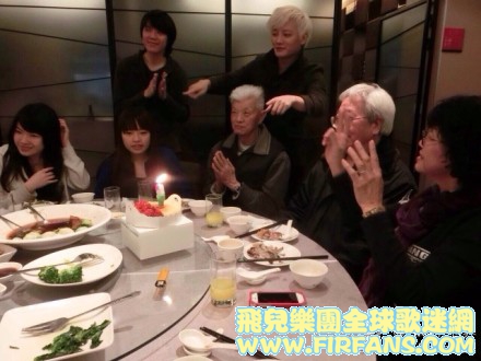 外公90大壽！充當指揮演唱生日快樂，yo ～.jpg