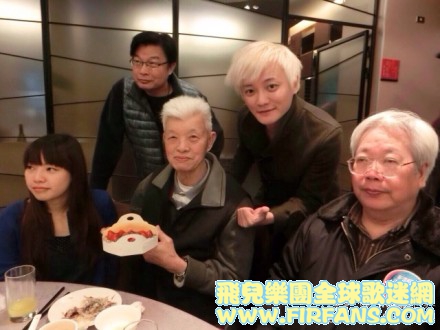 外公90大壽！充當指揮演唱生日快樂，yo ～0.jpg