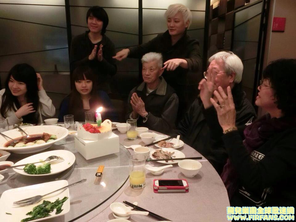 外公90大壽！充當指揮演唱生日快樂，yo ～2.jpg