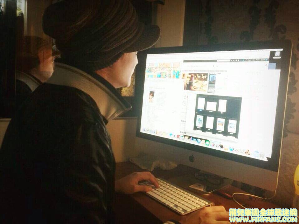 學院網頁製作中！！我真心覺得可以轉行做網站。吉他收一收（笑）.jpg