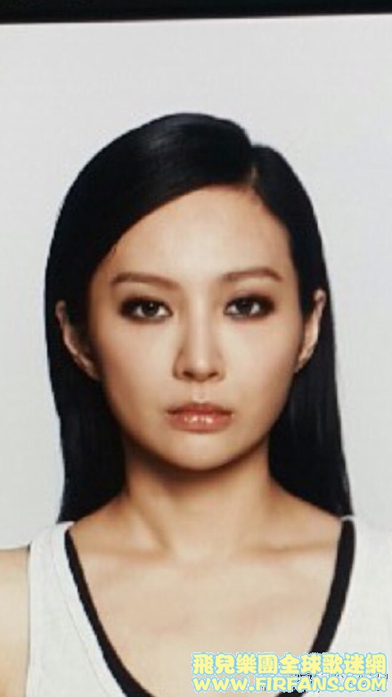 海關人員看到照片後再抬頭看到素顏時肯定皺眉.jpg