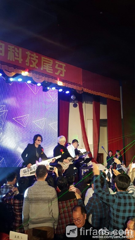 今晚「致伸科技」的旺年會，真是少見的全場上台ㄧ起嗨～  好妙啊！謝謝你們玩得愉快！7.jpg