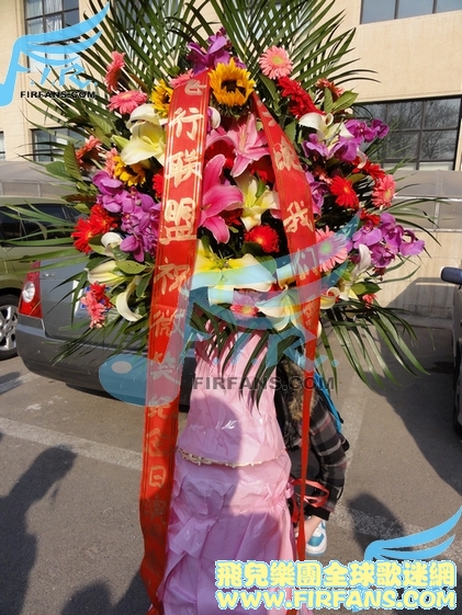 我们送上的祝福花篮哦