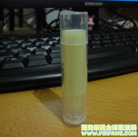小飞润唇膏3.jpg