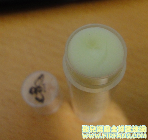 小飞润唇膏1.jpg